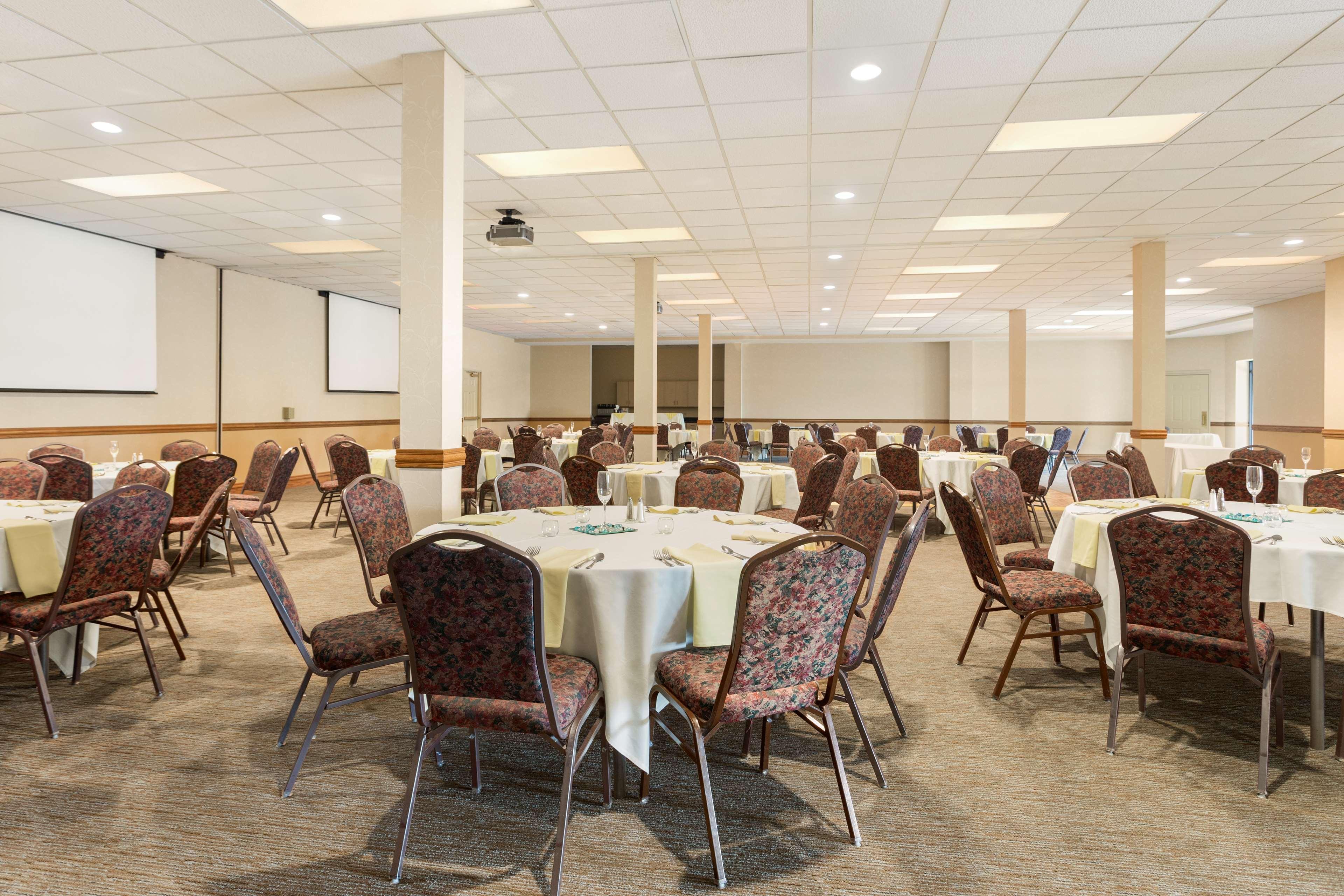 Country Inn & Suites By Radisson, Lincoln North Hotel And Conference Center, Ne Exterior foto